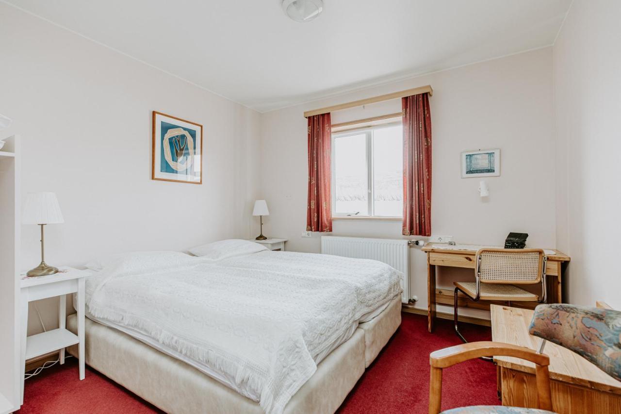 Narfastadir Guesthouse Лейгар Экстерьер фото