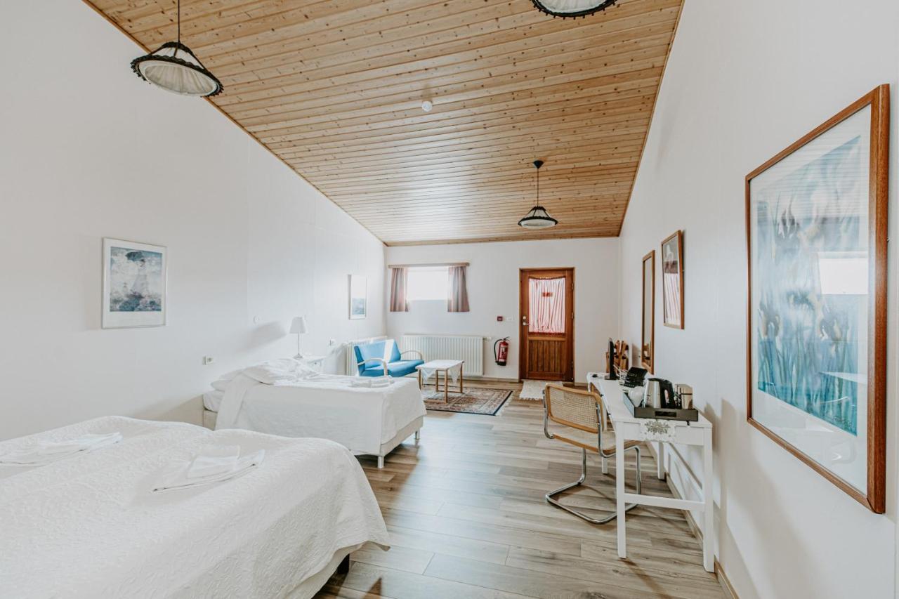 Narfastadir Guesthouse Лейгар Экстерьер фото