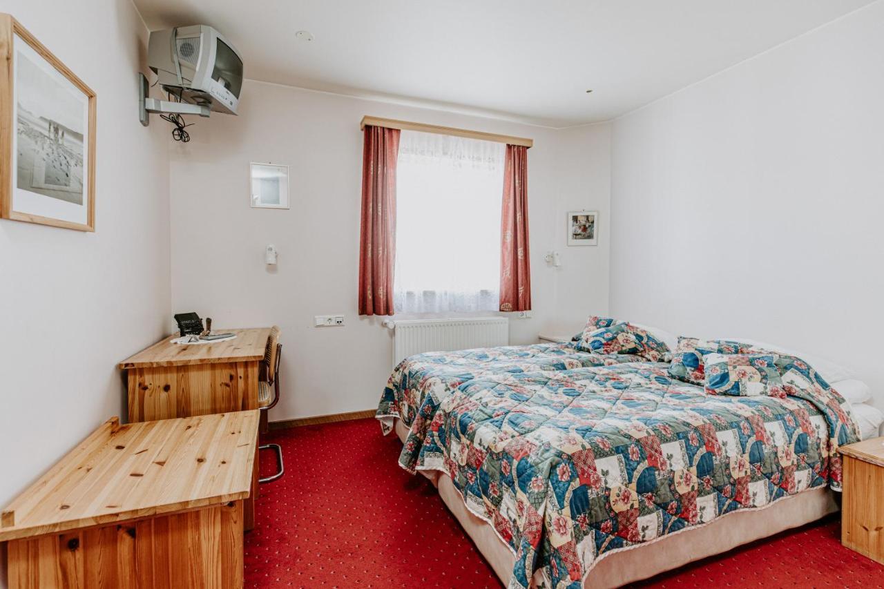 Narfastadir Guesthouse Лейгар Экстерьер фото